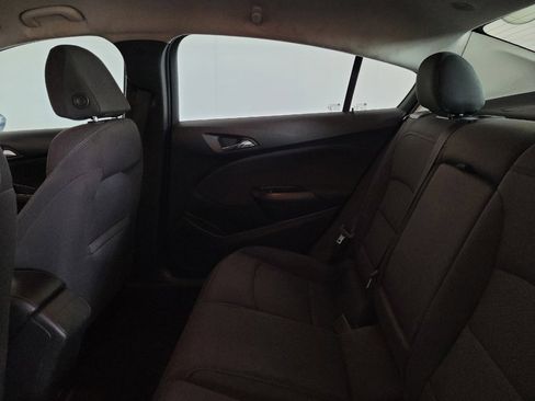Used 2018 Chevrolet Cruze LT FWD image 18