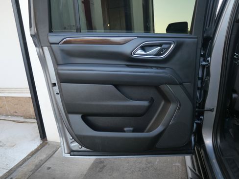 Used 2022 GMC Yukon XL SLE image 9