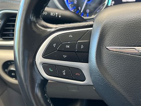 Used 2021 Chrysler Pacifica Touring w/ Uconnect Theater Family Group FWD image 28