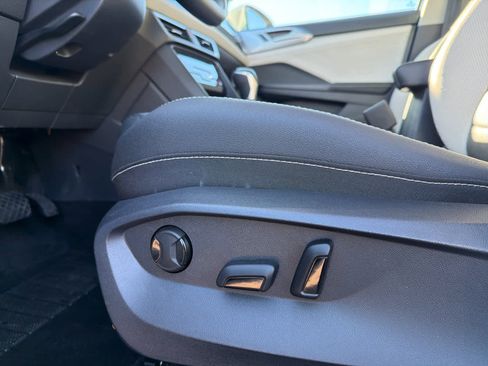 Certified 2025 Volkswagen Taos SEL image 15