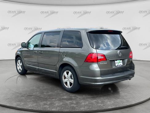 Used 2010 Volkswagen Routan SE FWD image 5