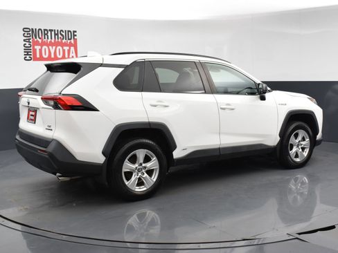 Used 2021 Toyota RAV4 LE AWD/4WD image 4