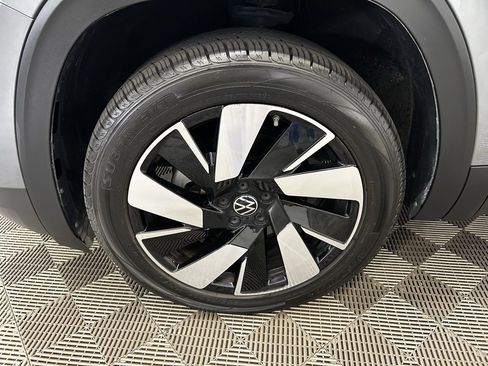 Used 2024 Volkswagen Atlas Cross Sport SE image 34