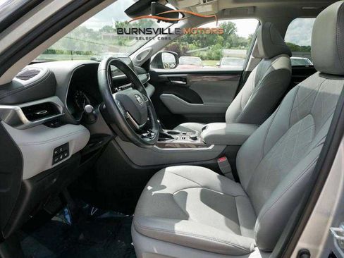 Used 2020 Toyota Highlander Platinum image 10