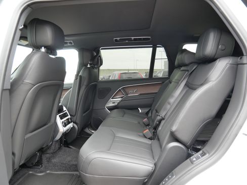 New 2026 Land Rover Range Rover Long Wheelbase SE AWD/4WD image 5