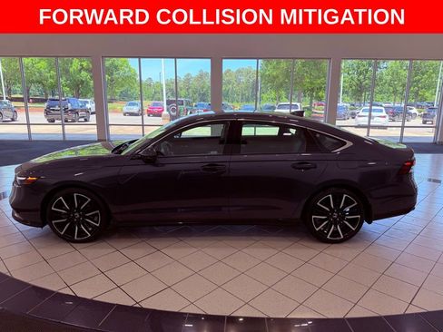 Used 2024 Honda Accord Touring image 4