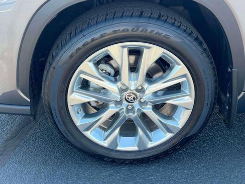 Used 2023 Toyota Highlander Limited AWD/4WD image 7