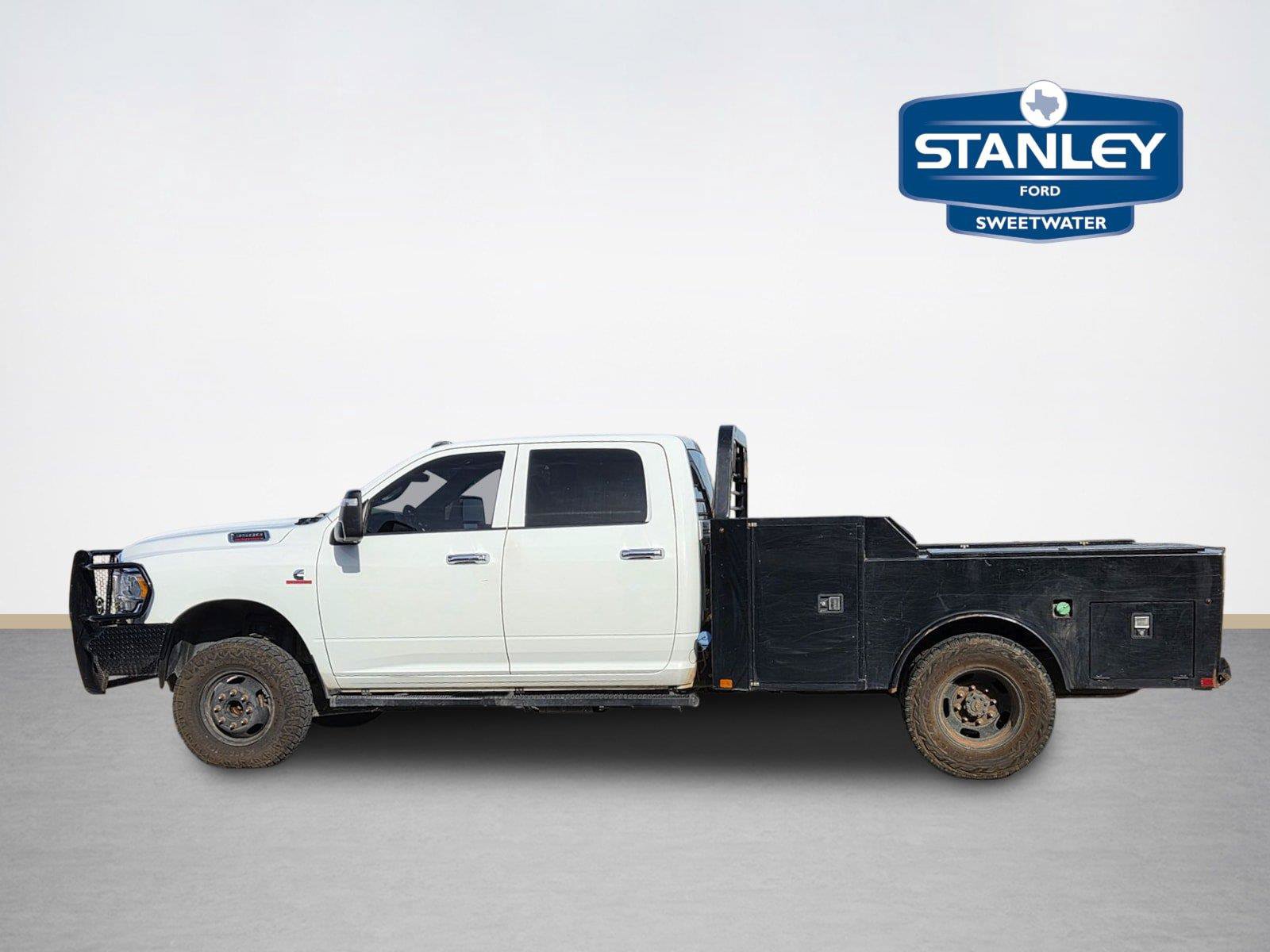 Used 2024 RAM 3500 Tradesman w/ Chrome Appearance Group AWD/4WD image 4