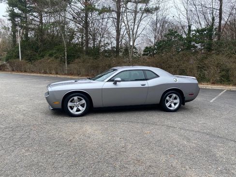 Used 2013 Dodge Challenger SXT image 8