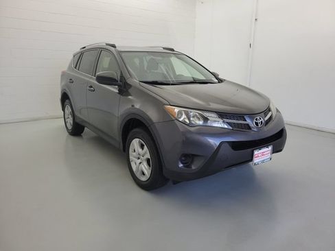 Used 2014 Toyota RAV4 LE FWD image 4