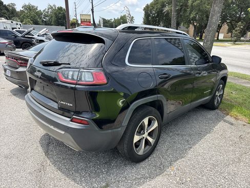 Used 2019 Jeep Cherokee Limited AWD/4WD image 2