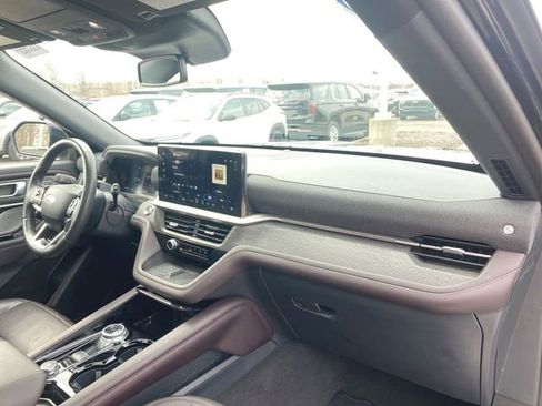Used 2025 Ford Explorer Platinum w/ LUX Leather Package AWD/4WD image 30