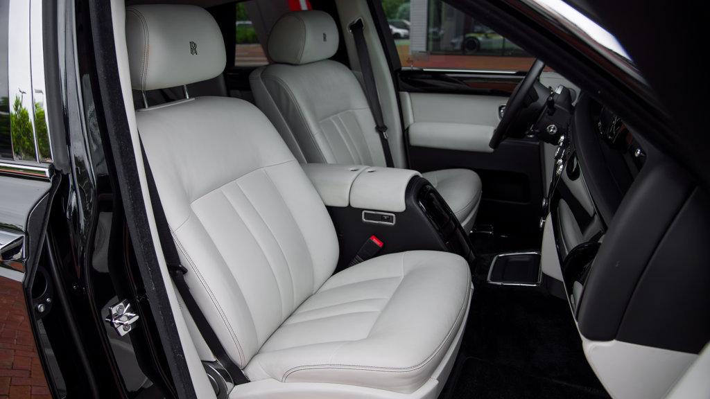 Used 2014 Rolls-Royce Phantom Sedan RWD image 39