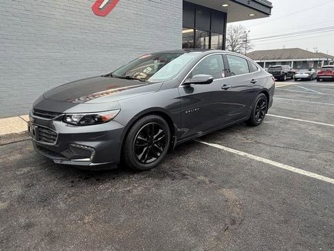 Used 2017 Chevrolet Malibu Hybrid w/ Leather Package image 2