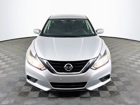 Used 2017 Nissan Altima 2.5 SV image 2