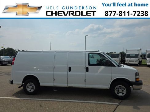 Used 2019 Chevrolet Express 3500 Extended w/ Driver Convenience Package image 8