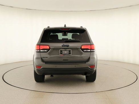 Used 2019 Jeep Grand Cherokee Laredo AWD/4WD image 5