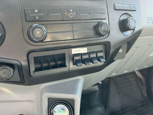 Used 2016 Ford F750 2WD Regular Cab Super Duty image 22