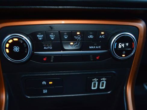 Used 2021 Ford EcoSport SE w/ SE Convenience Package image 18