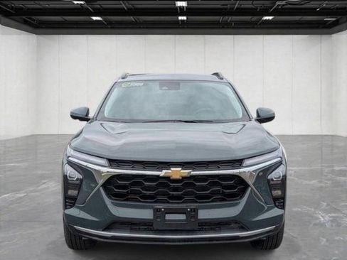 Used 2025 Chevrolet Trax LT w/ LT Convenience Package FWD image 8