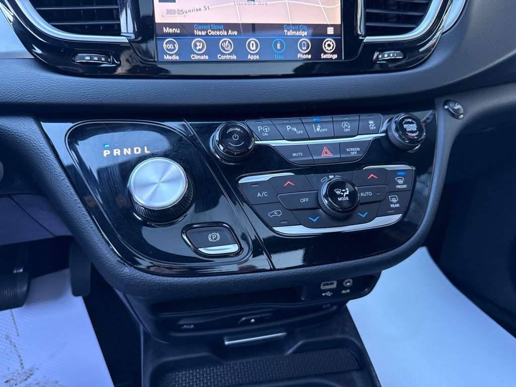 Used 2020 Chrysler Pacifica Limited w/ Advanced Safetytec Group FWD image 45