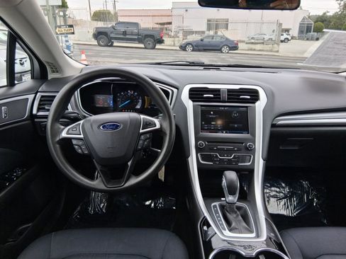 Used 2016 Ford Fusion SE FWD image 10