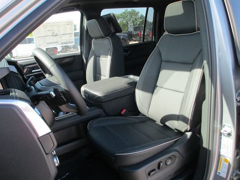 New 2026 GMC Yukon XL Elevation w/ Elevation Premium Package AWD/4WD image 12