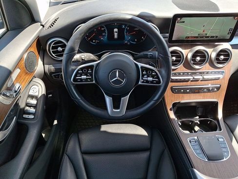 Used 2022 Mercedes-Benz GLC 300 4MATIC image 2