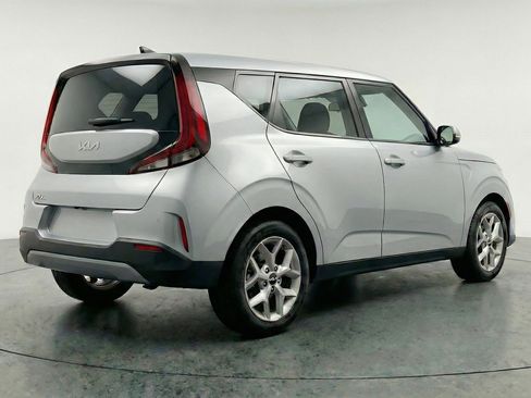 Used 2025 Kia Soul LX w/ LX Technology Package FWD image 9