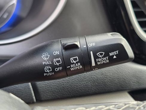Used 2022 Chrysler Pacifica Touring-L FWD image 36