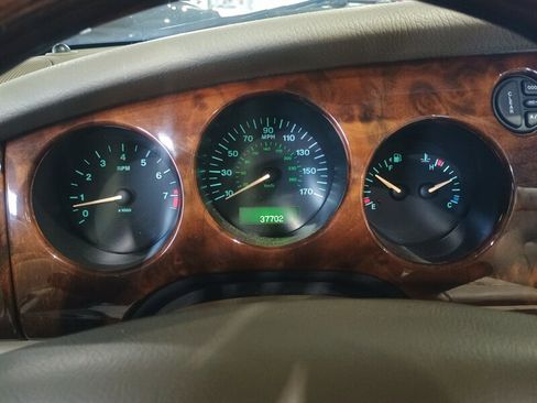 Used 2001 Jaguar XK8 Convertible image 18