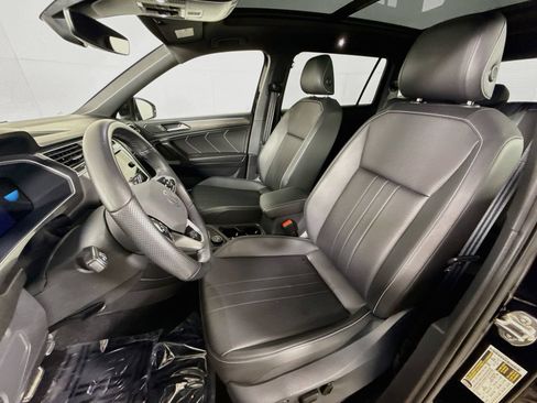 Certified 2023 Volkswagen Tiguan SE R-Line AWD/4WD image 5