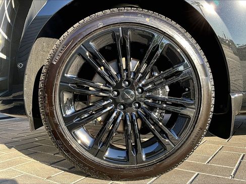 New 2026 Land Rover Range Rover Long Wheelbase SE image 13