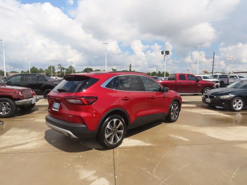 Used 2023 Ford Escape Platinum FWD image 11