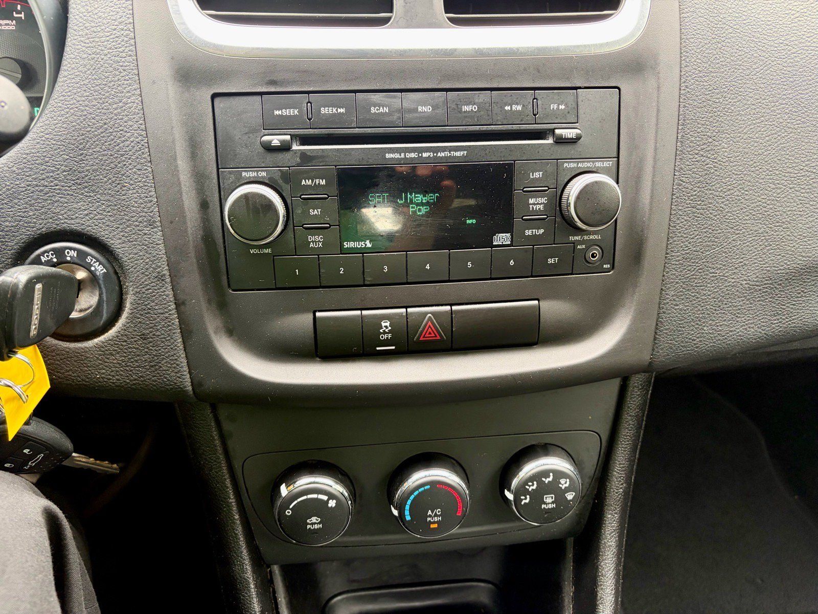 Used 2013 Dodge Avenger SE FWD image 21