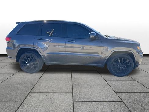 Used 2019 Jeep Grand Cherokee Altitude image 4