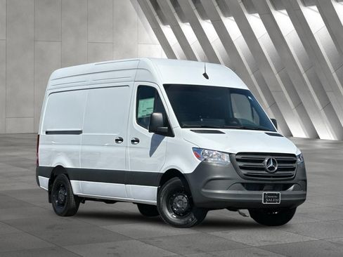 Used 2025 Mercedes-Benz Sprinter 2500 image 2