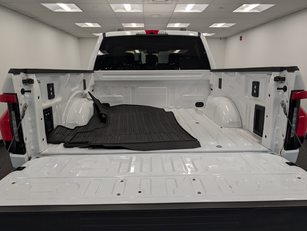 Used 2025 Ford F150 Lightning XLT AWD/4WD image 27