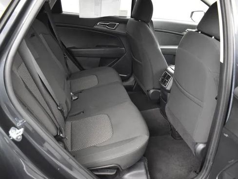 Used 2025 Kia Sportage LX FWD image 17