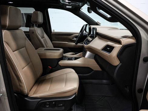 Used 2023 Chevrolet Suburban Premier w/ Premium Package 2 image 22