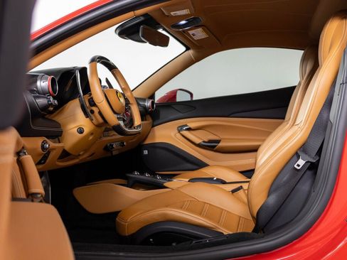 Certified 2021 Ferrari F8 Tributo RWD image 4