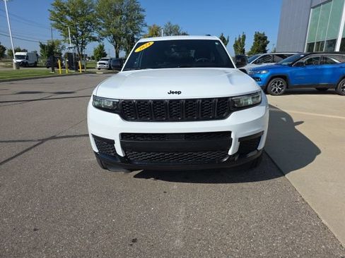 Used 2024 Jeep Grand Cherokee L Laredo AWD/4WD image 2