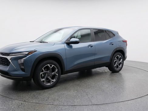 Used 2025 Chevrolet Trax LT FWD image 3