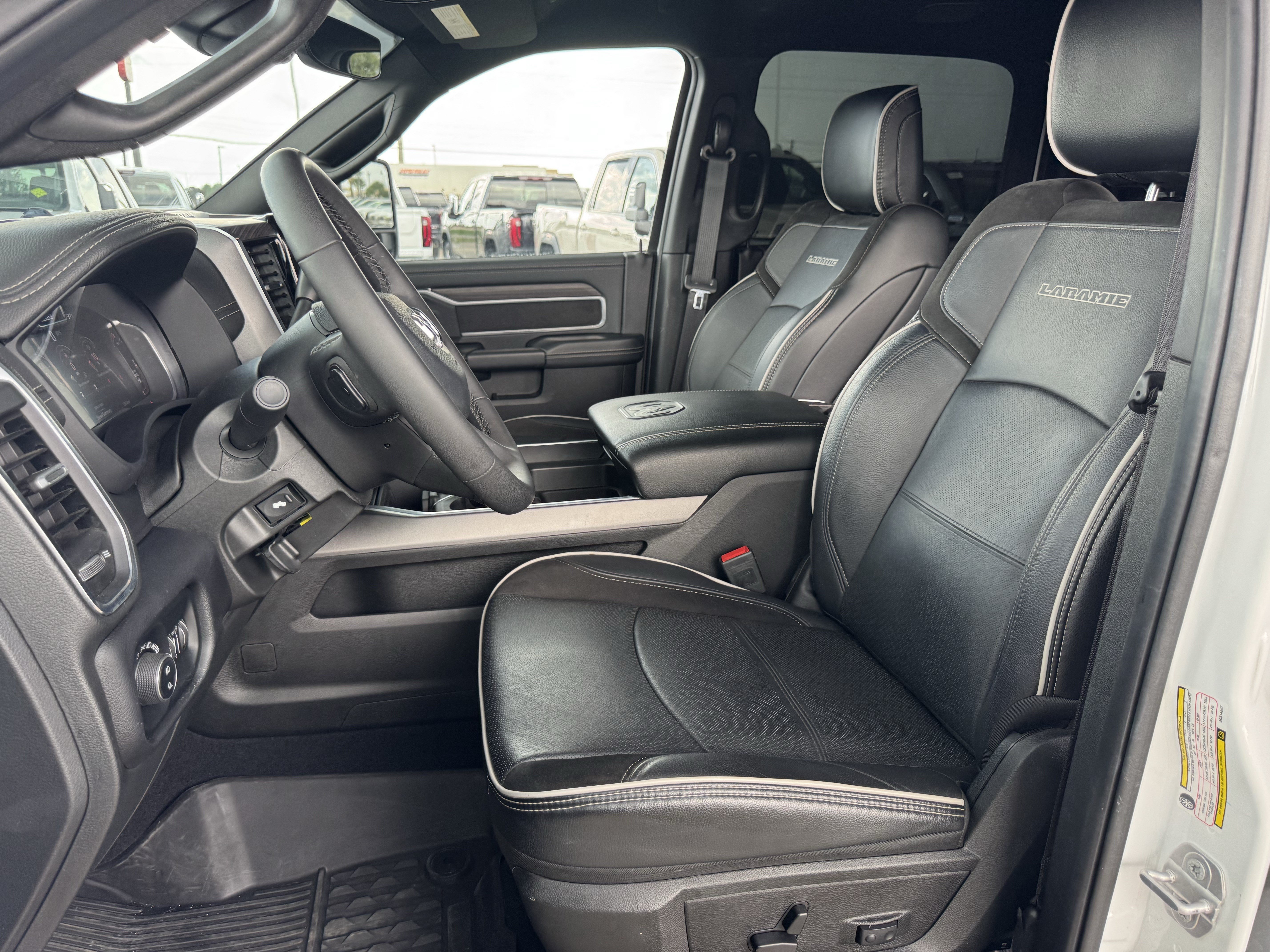 Used 2025 RAM 2500 Laramie AWD/4WD image 22