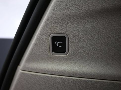 Used 2023 Chrysler Pacifica Touring-L FWD image 29