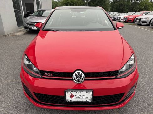 Used 2017 Volkswagen GTI SE FWD image 2