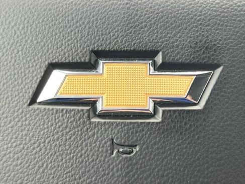Used 2022 Chevrolet Silverado 1500 LT AWD/4WD image 41