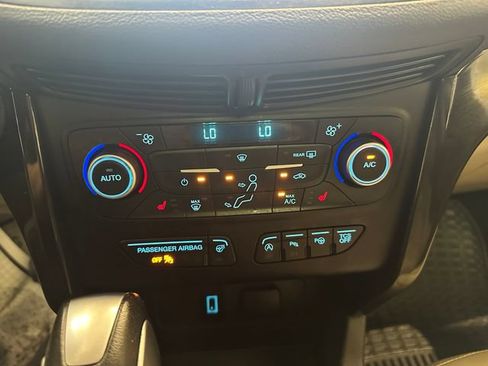 Used 2019 Ford Escape Titanium AWD/4WD image 12