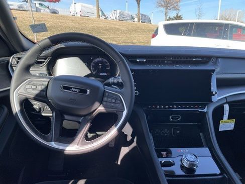 New 2026 Jeep Grand Cherokee Altitude image 12