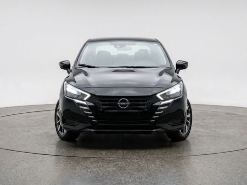 Used 2025 Nissan Versa SV image 2